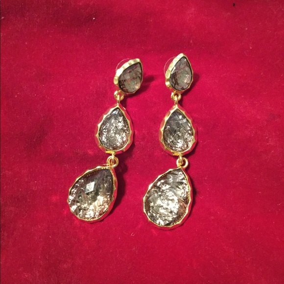 Amrita Singh tear drop earrings - Picture 2 of 3